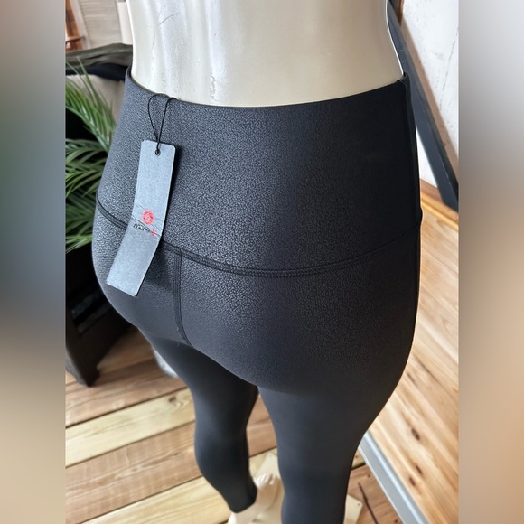 Mono B spandex leggings size small
New with tag - Picture 3 of 5